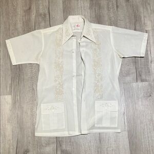 Vintage 1970’s Men's White handEmbroidered Short Sleeve Shirt double Red Horse L